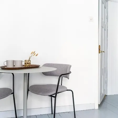 Small With Spacious Bathroom In Ullanlinna Apartamento Helsinki